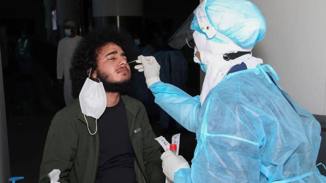 阿曼感染总数突破10万