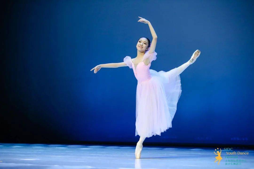 《牧民心歌》流行舞一等奖《梅花新弄》中国舞二等奖《小火苗》中国舞