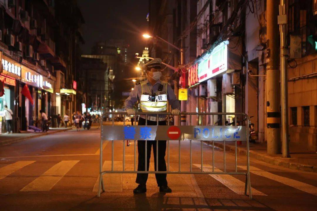 节日我在岗打卡网红景点中的平安警色