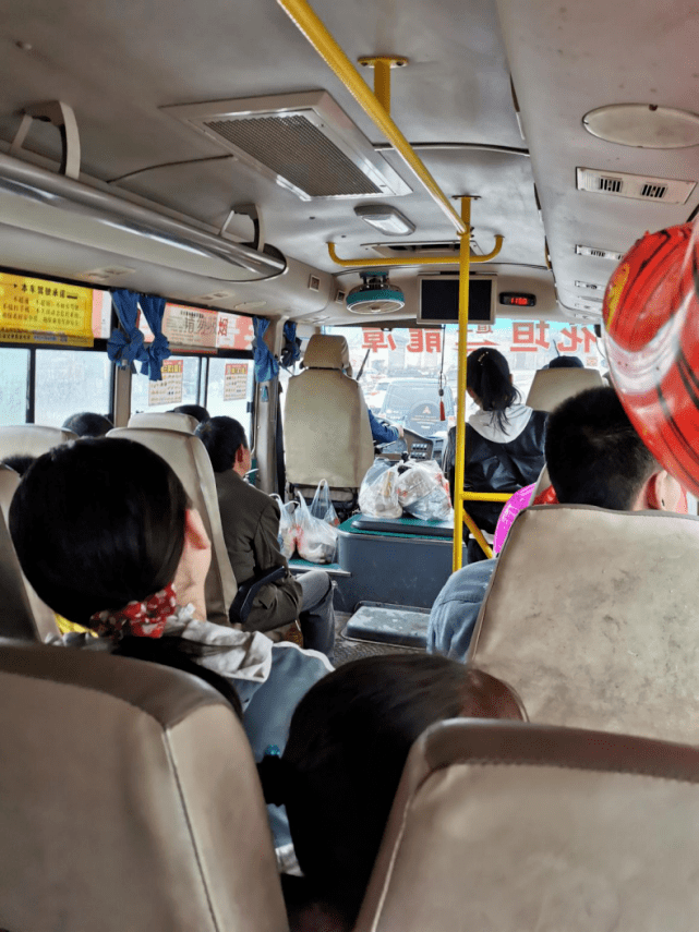 坐班车回乡记