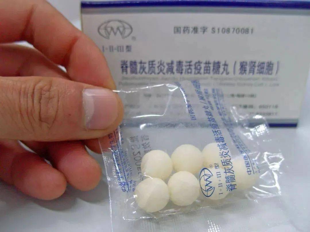 小时候每次打完疫苗针都会得到一颗白色的小糖丸,相信很多人跟我一样