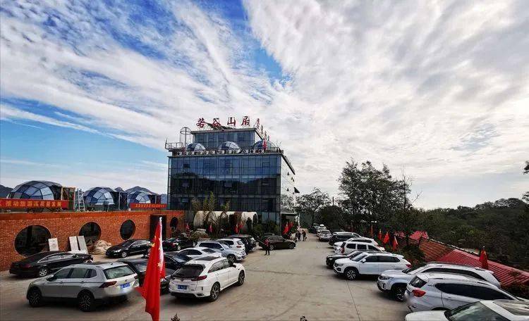 五彩山村,七星台,莲华山,百丈崖,北门关,若谷山居等景区,民宿门口停满