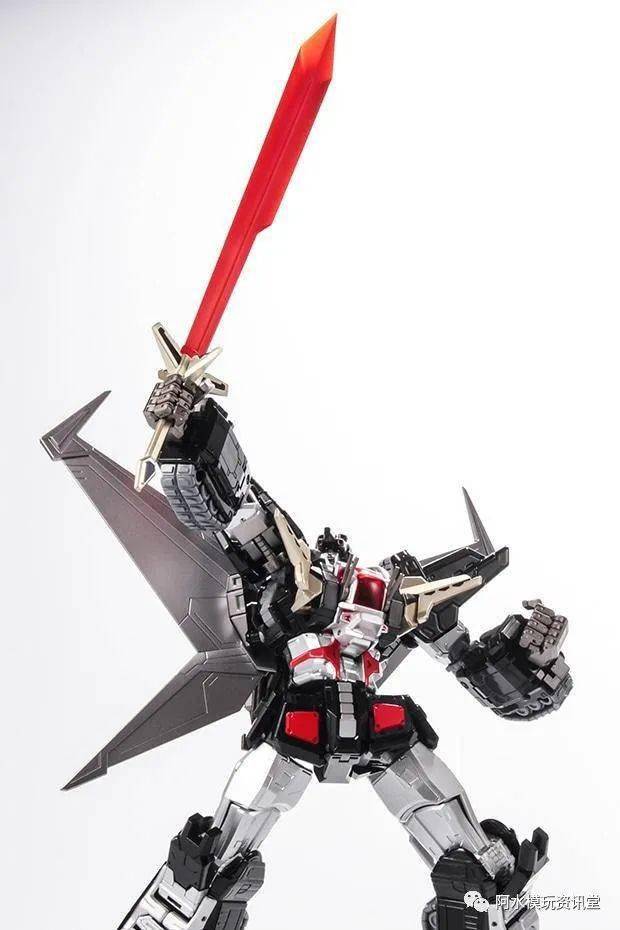 劇中で披露した『断空光牙剣』も再現可能!