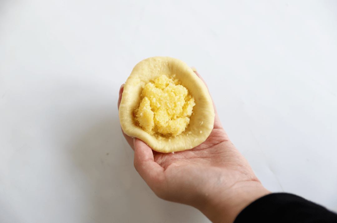 简单易做的心形椰蓉面包软绵拉丝满满椰蓉馅大人小孩都爱吃