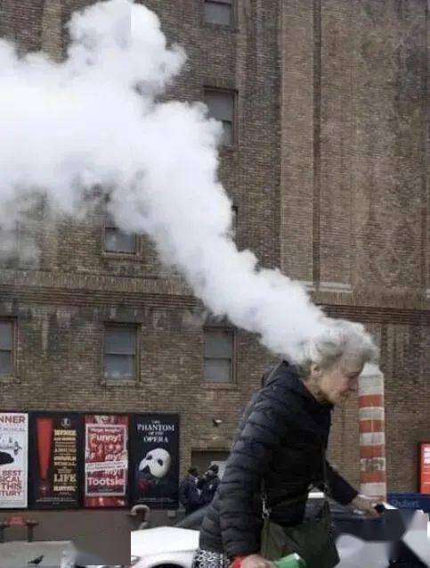 ▼头顶都给气冒烟咯是谁惹老奶奶生气了▼看起来像一只巨型蜥蜴山顶的