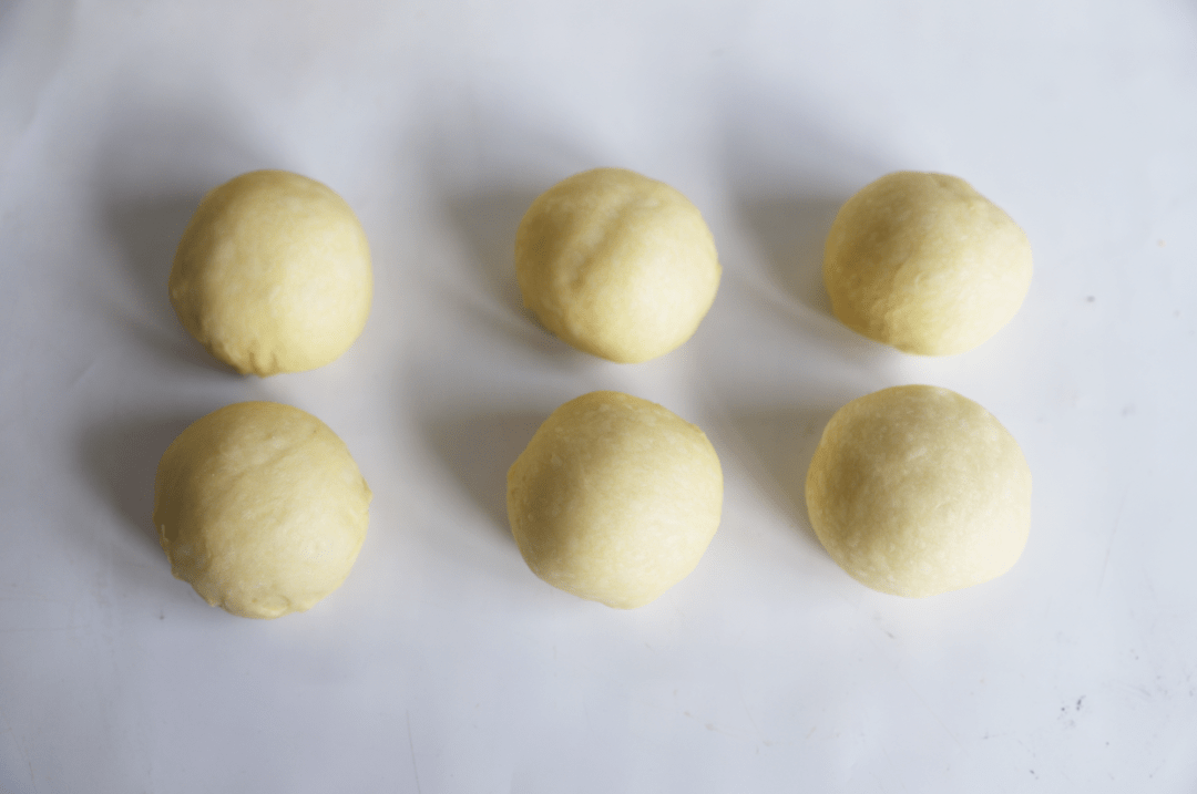 简单易做的心形椰蓉面包软绵拉丝满满椰蓉馅大人小孩都爱吃