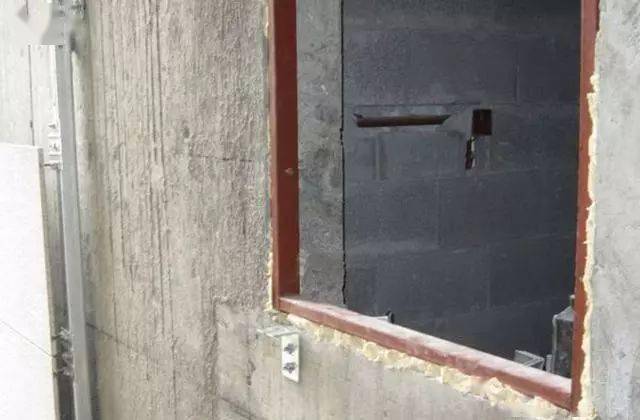 门窗填缝用水泥还是发泡胶