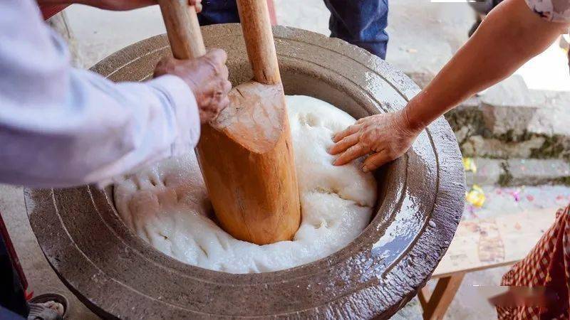 這種獨特的打餈粑場景相信很多永安微友肯定沒見過