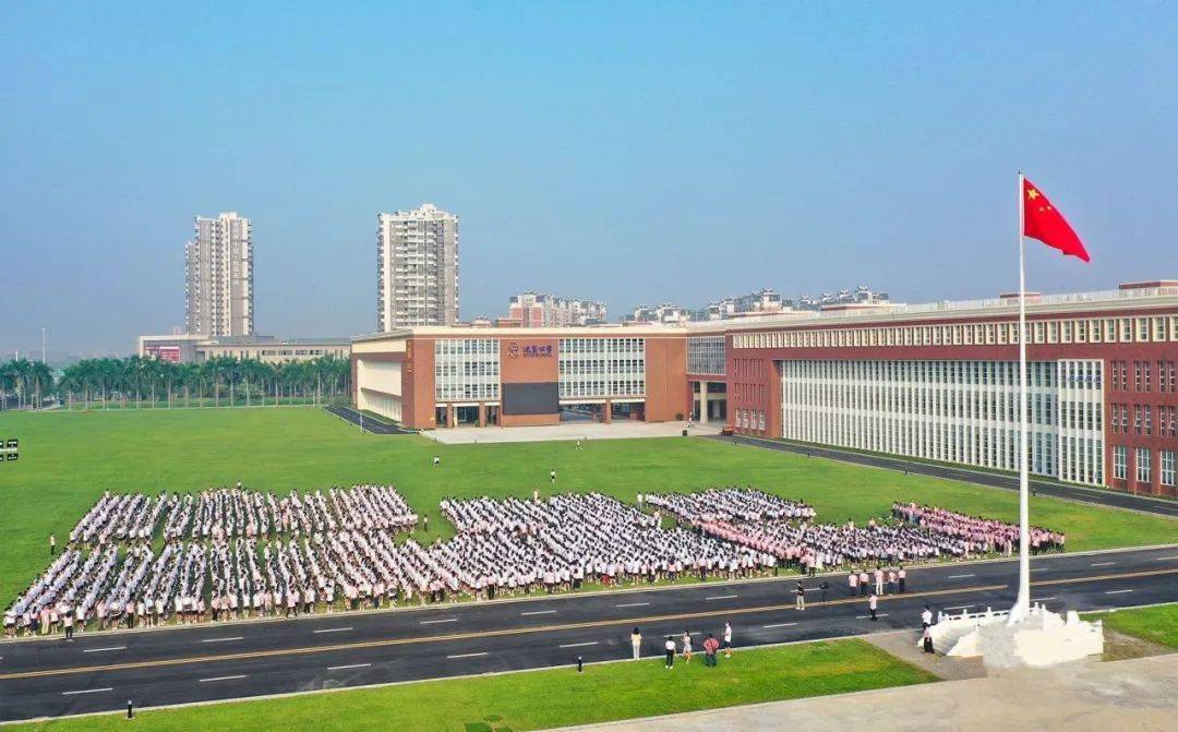 有意对迪茵公学有更深入的了解,请关注学校公众号"中山市迪茵公学.