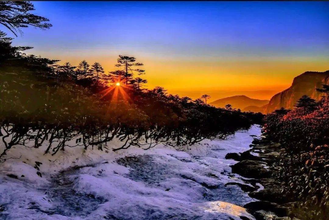 滇南盛概,八景陈踪——螺峰叠翠_圆通山