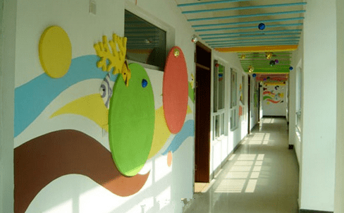 幼儿园小画廊布置图片图片