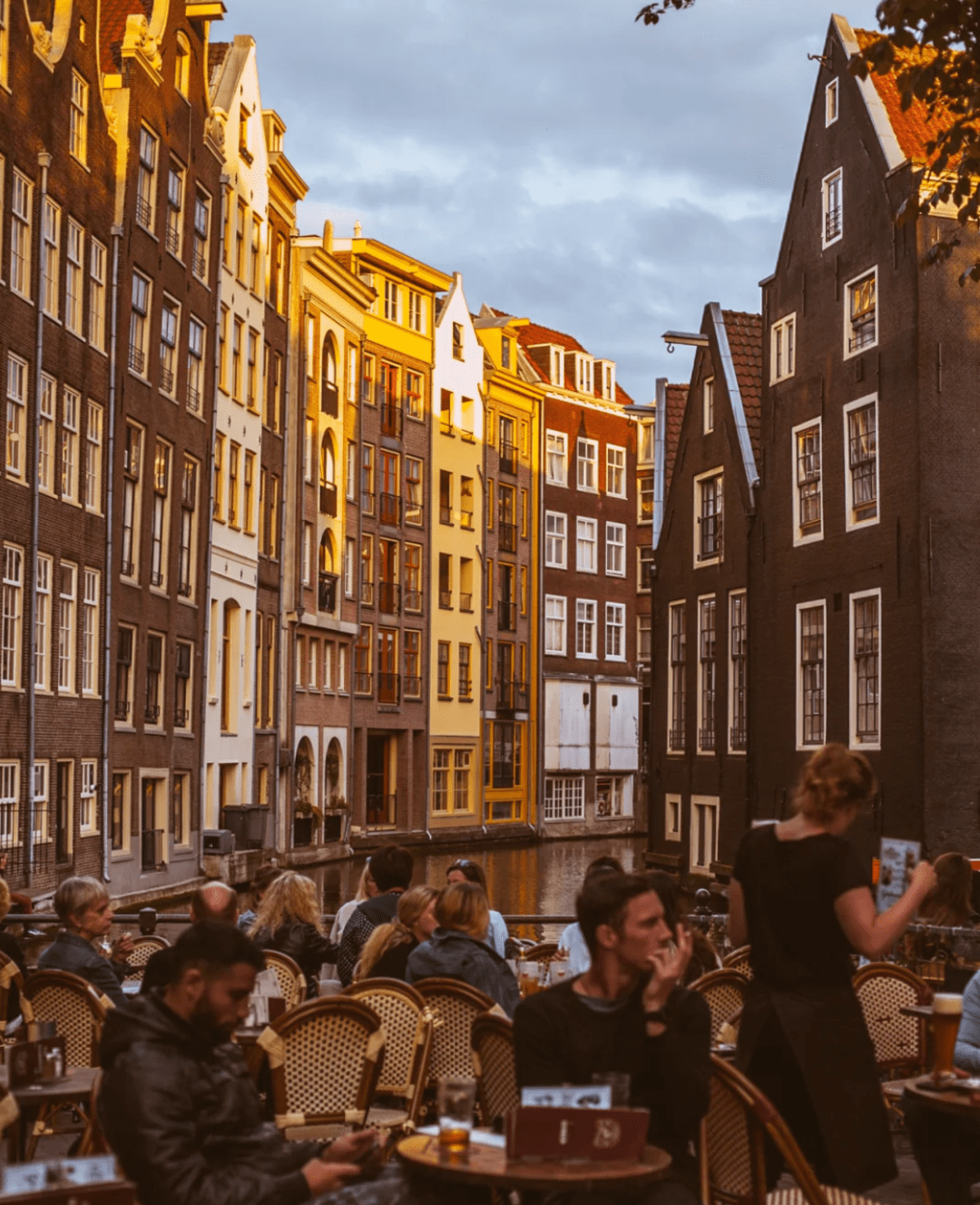 街边餐厅照片素材