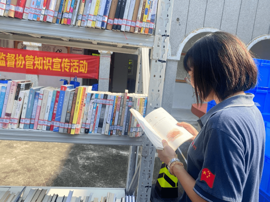【创建国家公共文化服务体系示范区】"流动图书车"又来民众啦!
