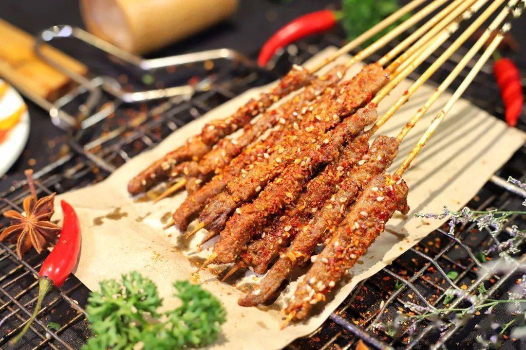 烤牛肉串遵循的就是食物原来的味道,辣椒面的加持,足以丰富牛肉的口感