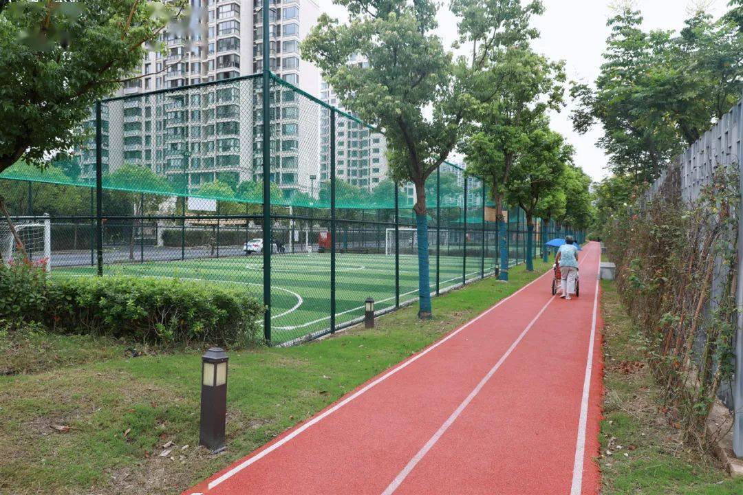 云安路市民健身步道上海南翔印象城mega400米的屋顶星空跑道,是跑步