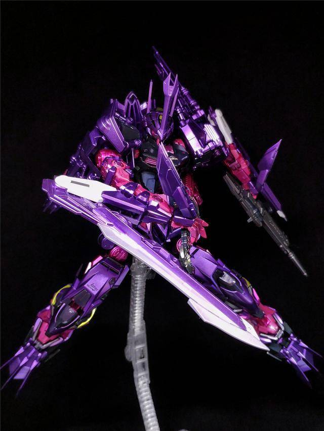 根大木秀:投稿作品 紫之凶兽–幻惑异端高达三期