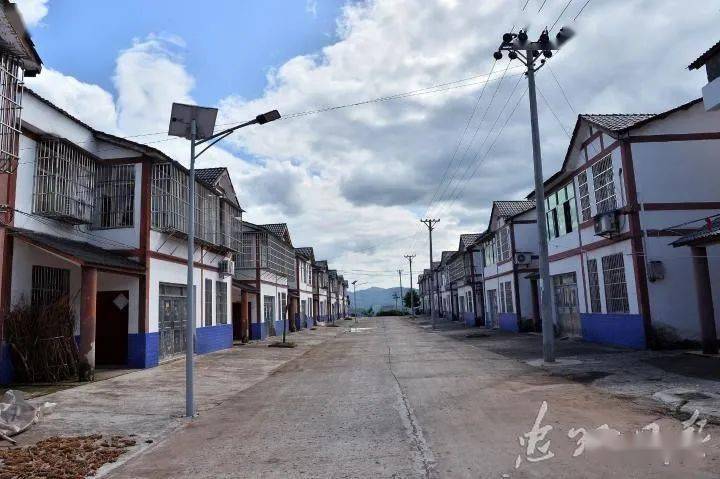 告别贫困46三汇镇寨坪村平稳奔富路