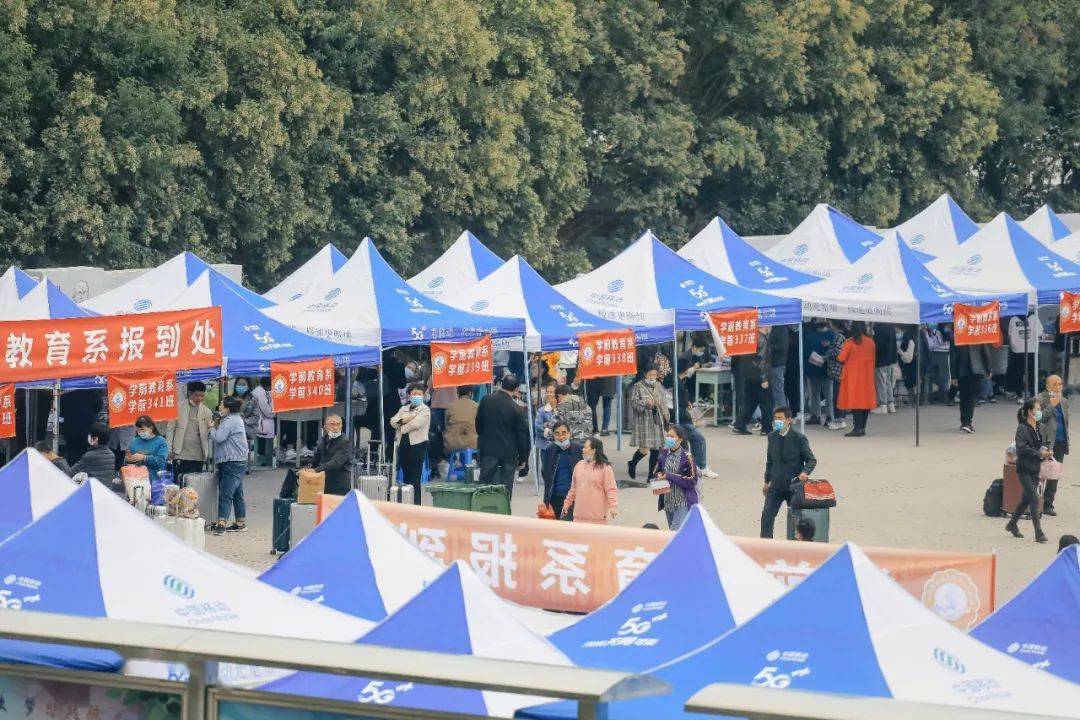 我校近2500名新生来校报到