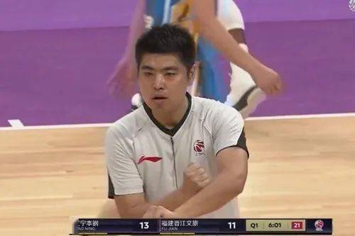 我校教师韩栩张磊获得cba联赛十佳裁判员称号