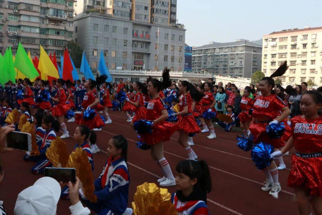 洪江幸福路小学举行千人广播操