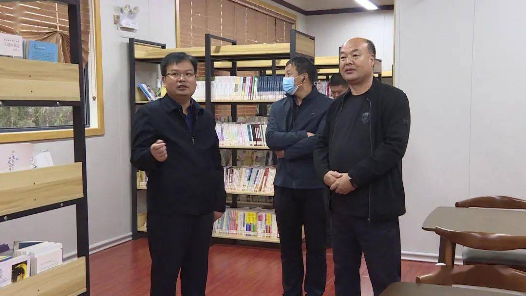 吕海泳一行先后来到农业银行嵩县支行,移动营业厅,小商品城,盛世白云