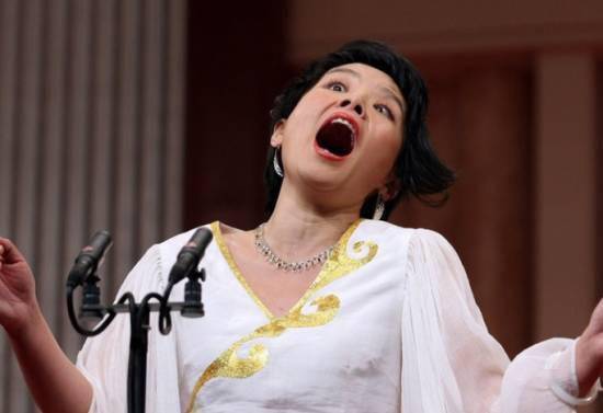 来这里,跟龚琳娜老师学唱歌!