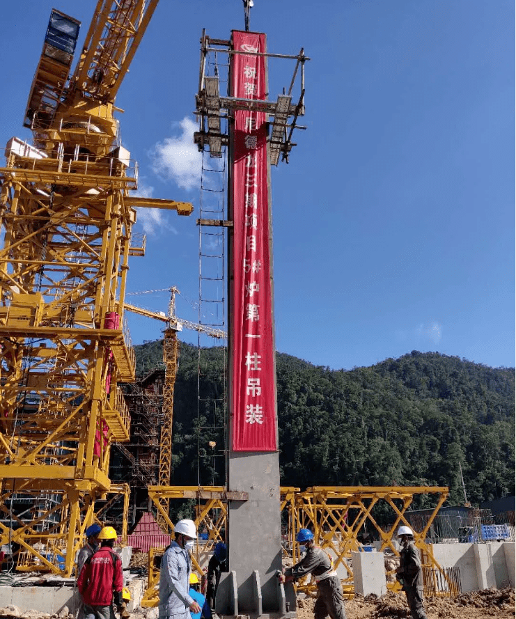 印尼德龙三期项目5炉第一桩吊装成功