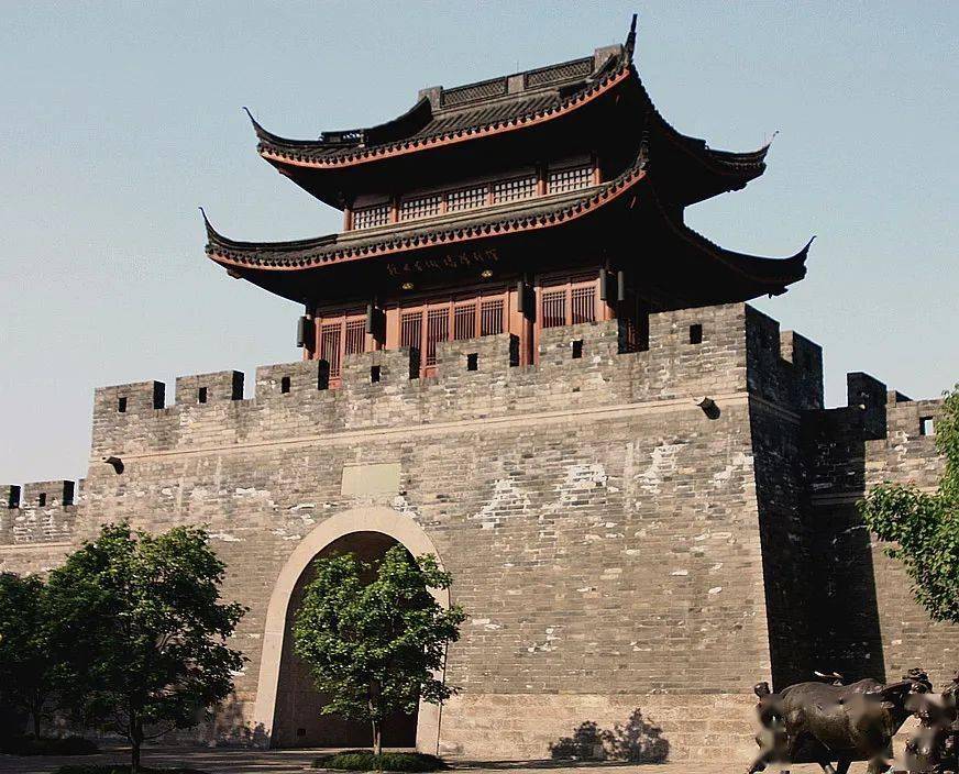 到了南宋时期,杭州更升级成为了全国的中心——  都城临安.