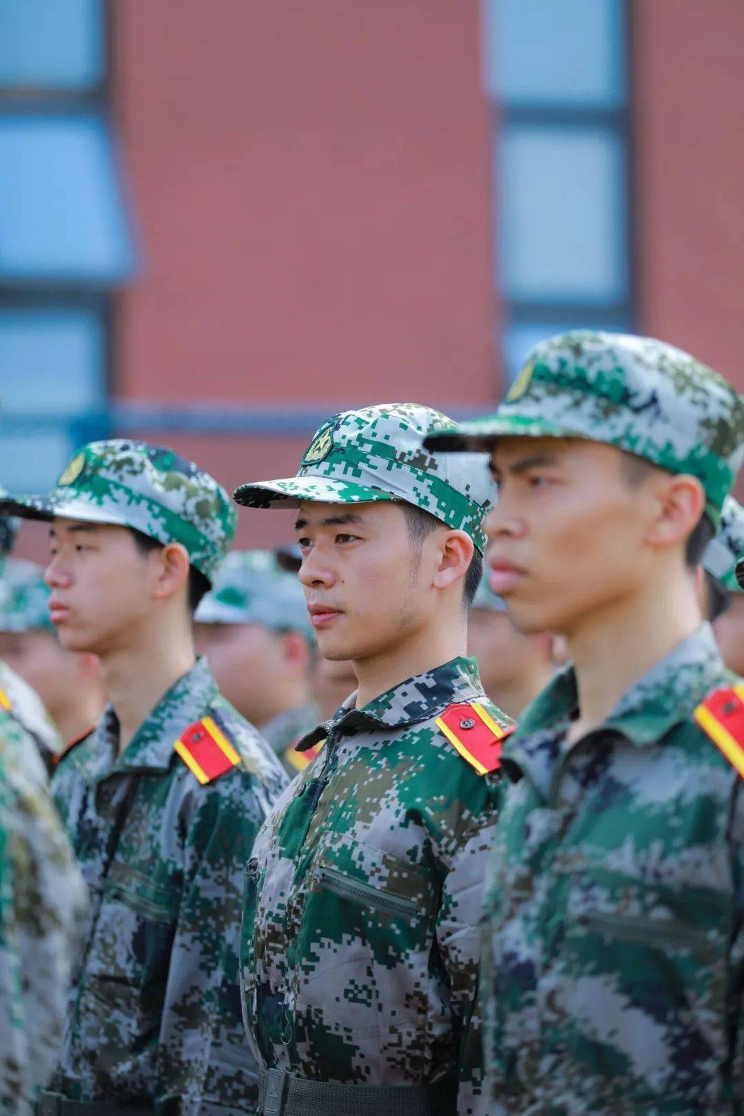 來自官微的軍訓祝福長職軍訓告別肥胖關注長職抖音號軍訓新聞早知道