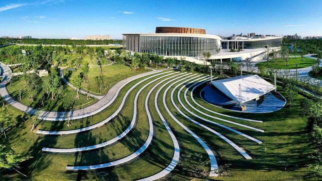 按照"智慧,宜居,低碳,健康"的发展理念,奉贤新城城市能级不断提升