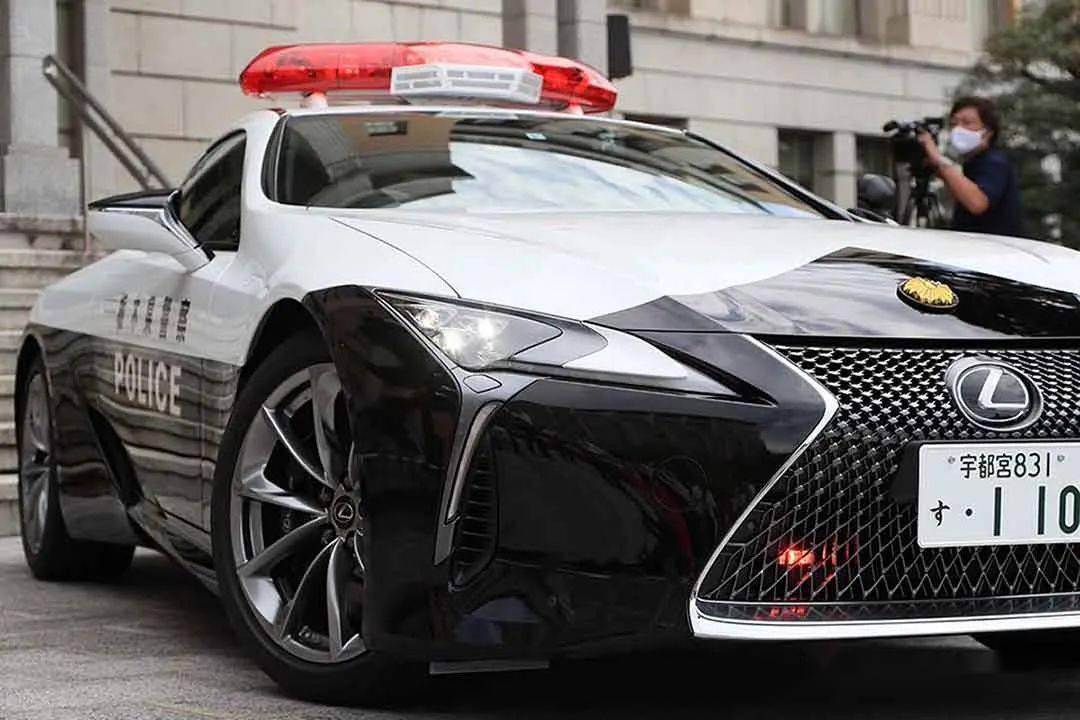 日本高性能警车再添猛员!雷克萨斯 lc500 入列