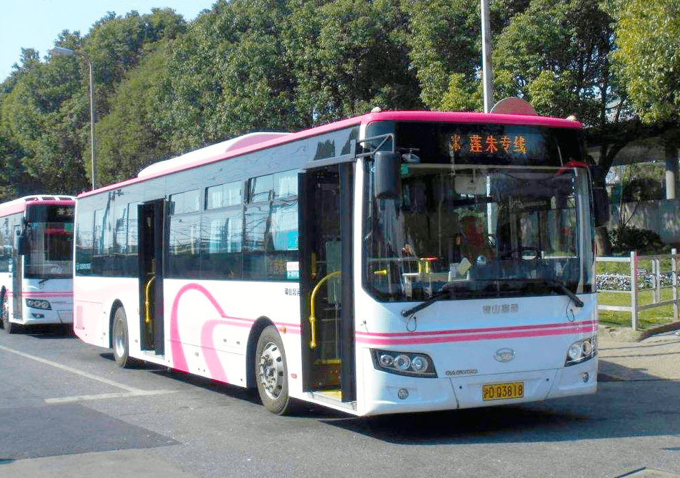 决胜小康共奋进朱泾企业五锦山客运流动的文明窗口铁打的品质服务