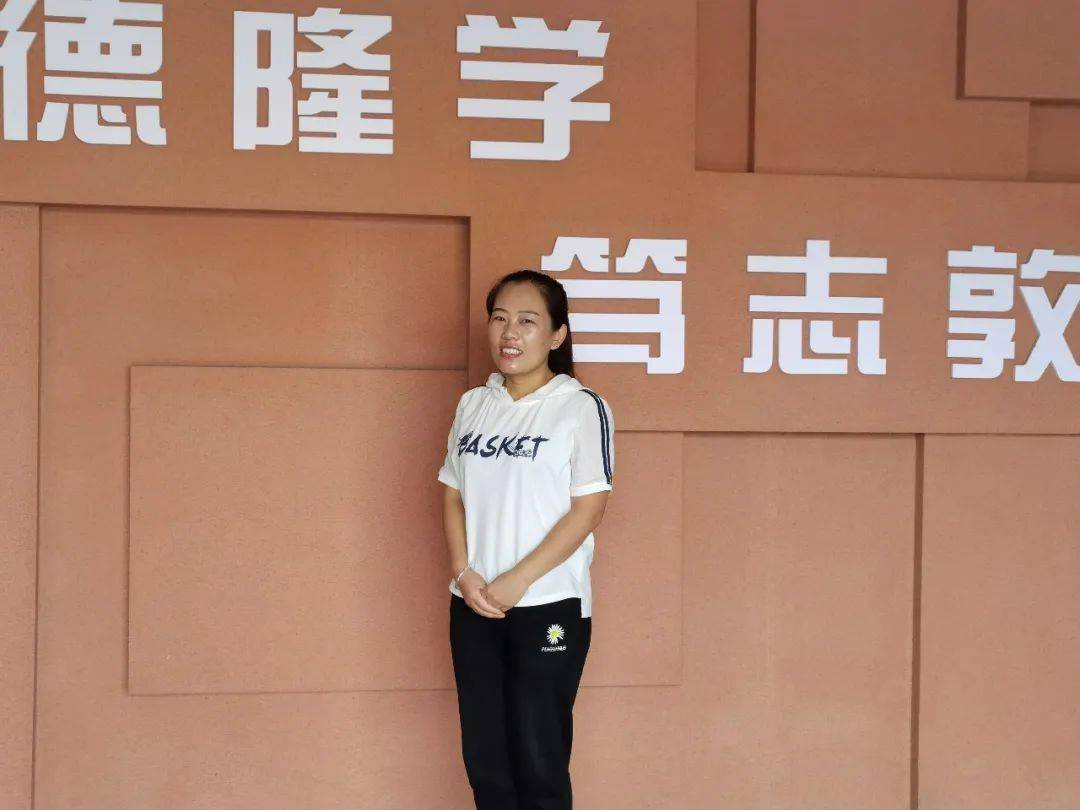 师者最美绽放北重四中张晓英无私奉献追求卓越