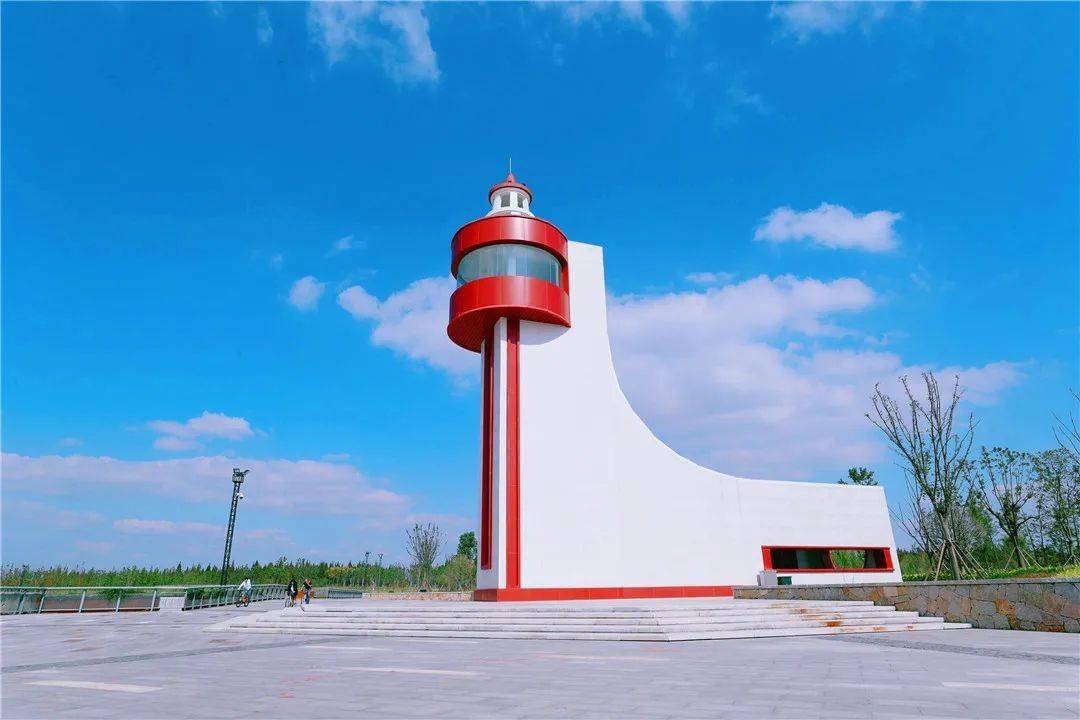 金港是无言的十四诗行轻盈的凉风歌唱蓝色的秋意流淌