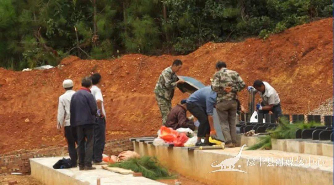 干在实处走在前列我们在行动勤丰镇探索殡葬改革新路径打造坟墓搬迁