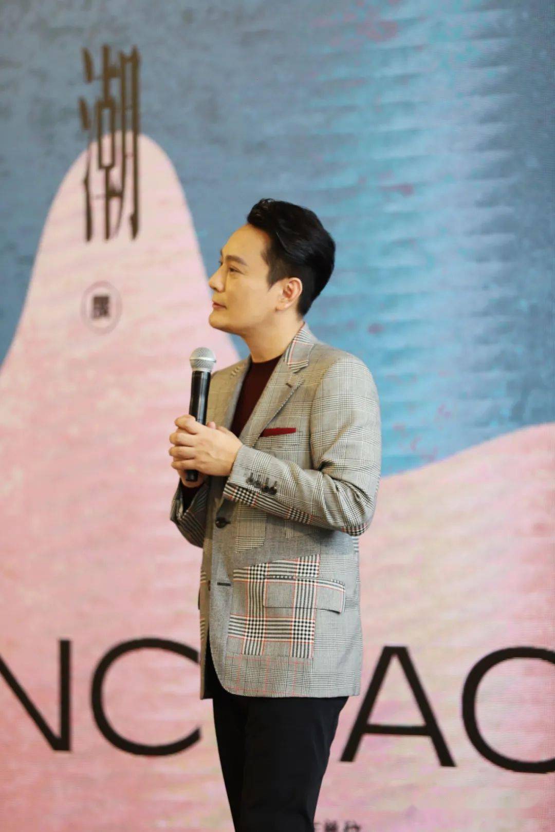 张信哲"民61潮月份牌珍稀画稿与二十世纪时尚潮流展"上海开幕_展 