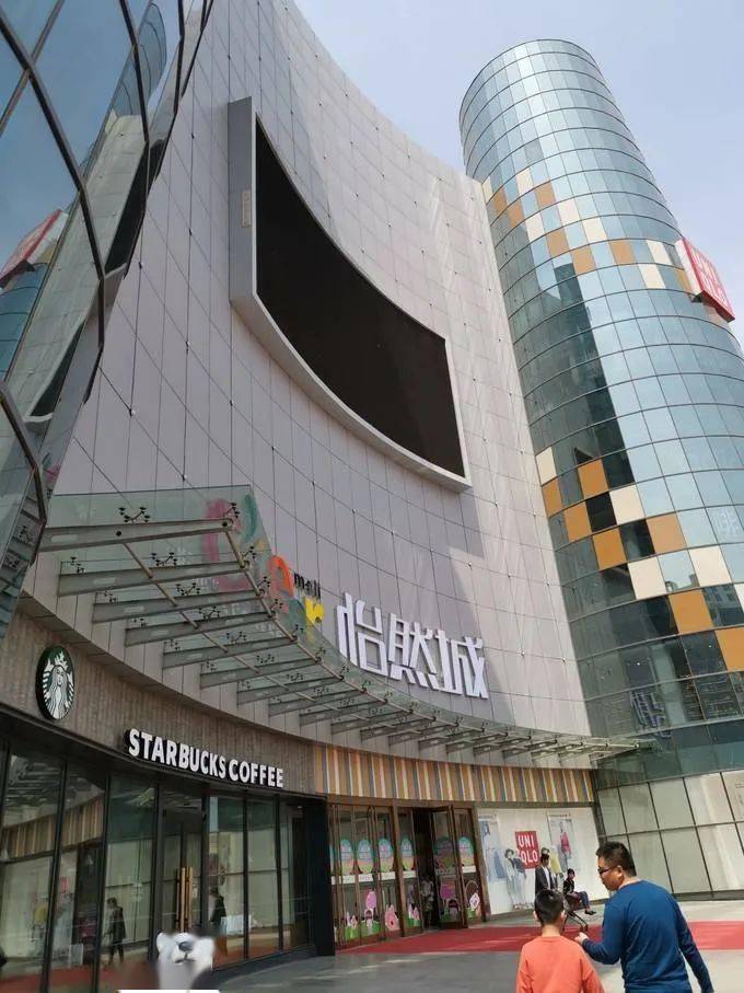 最后,记者来到了路北,这几年,路北飞速发展:怡然城商圈的形成,榕花