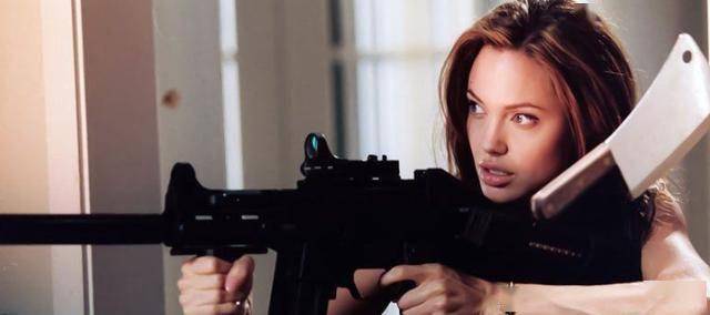 邱淑贞在《赌神2》中,邱淑贞饰演的额海棠,性感俏皮性格有趣,而且拿枪