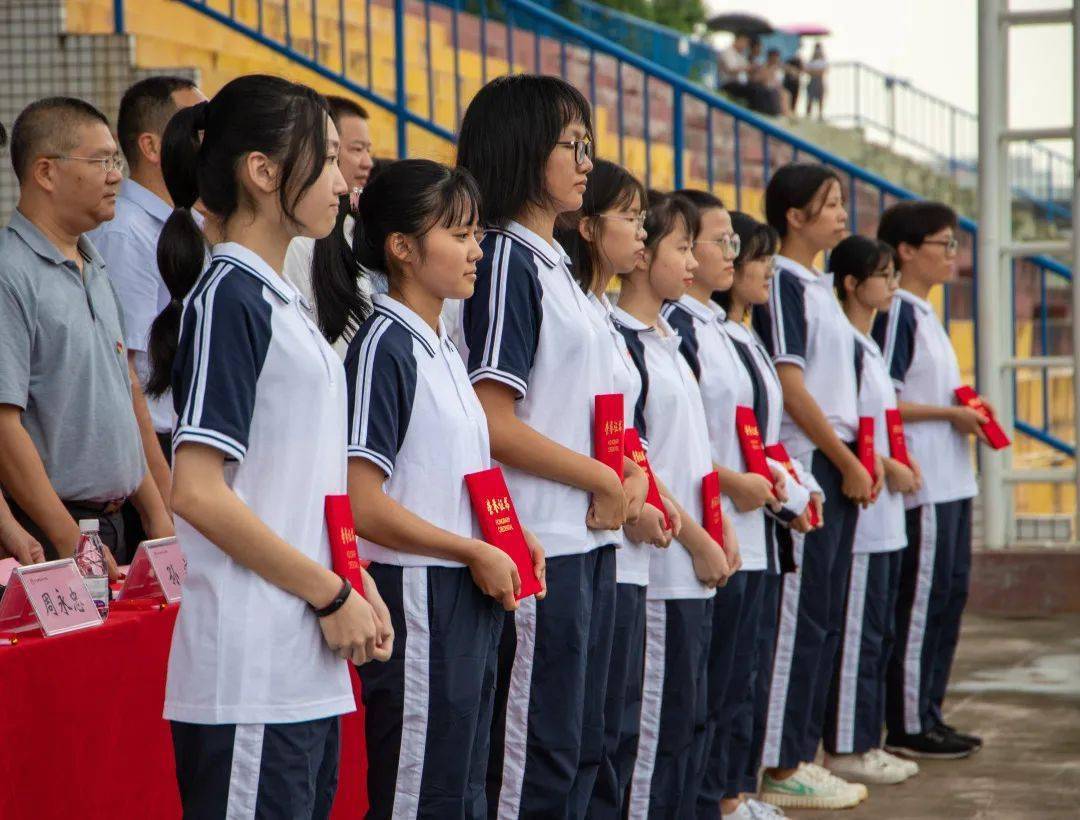 全景航拍江门职院20级新生开学典礼真飒