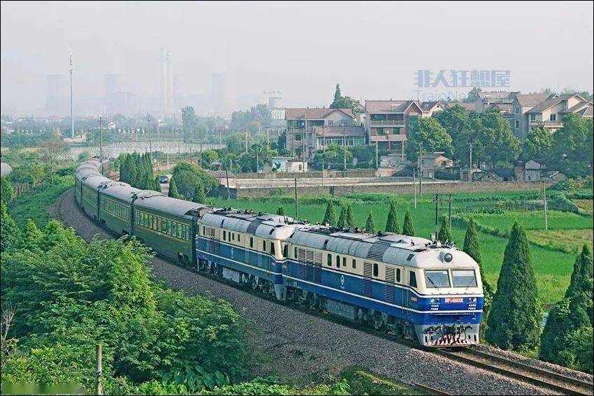 t25次(上海南-南宁)列车即将到达南宁车站.