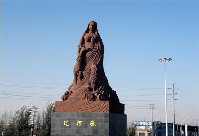 (辽河魂的塑像)这塑像高且直.