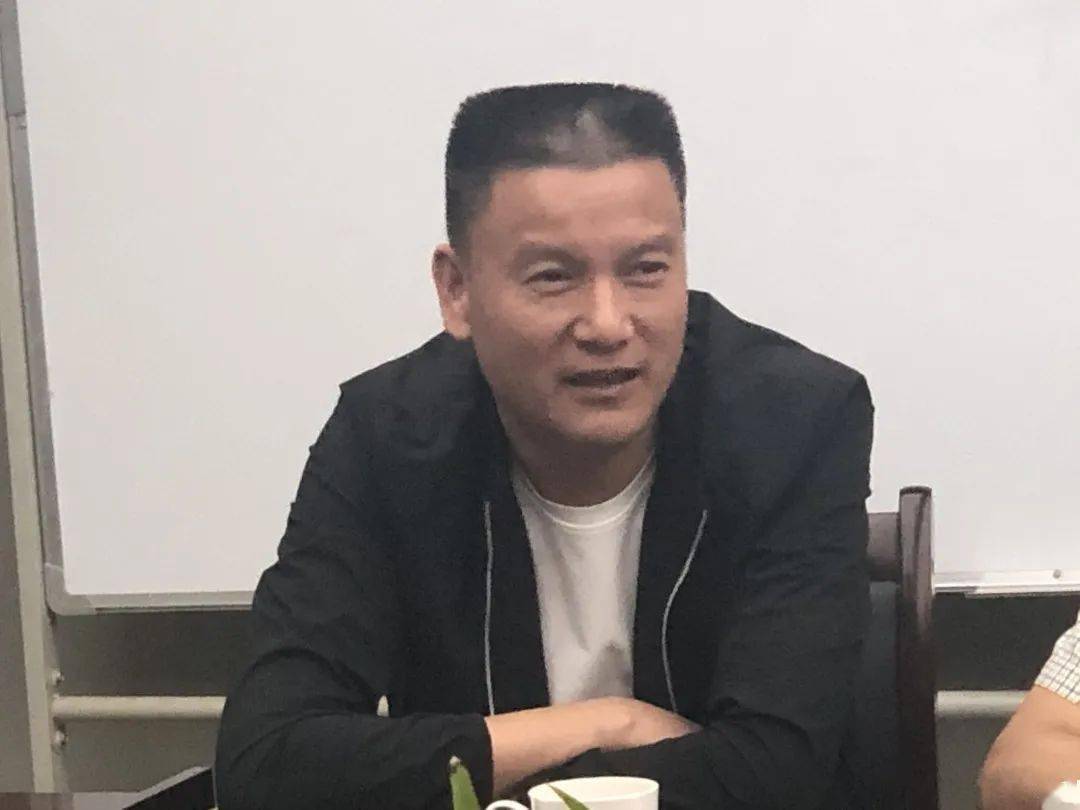 陈国富在经营中,同样也遇到江苏等地喷气织机生产成本低的影响,但是