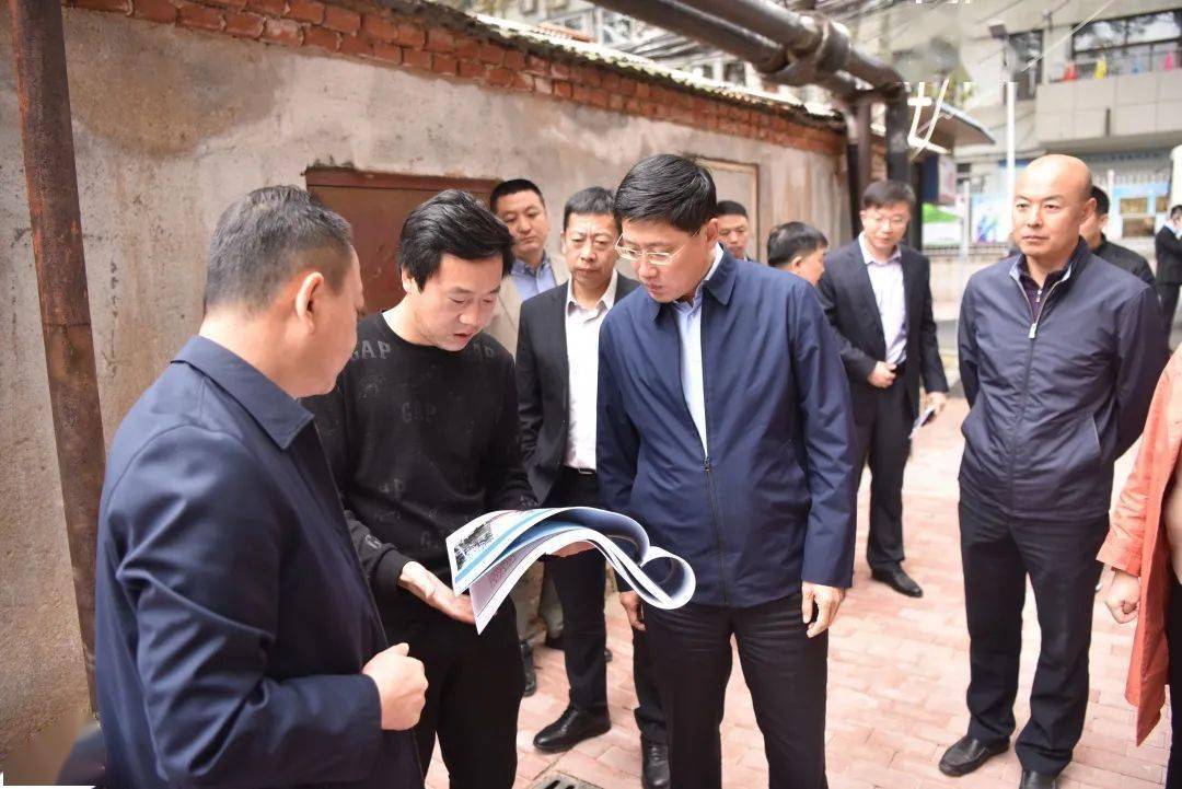 区领导实地督导老旧小区改造工作开展情况_杨升岩