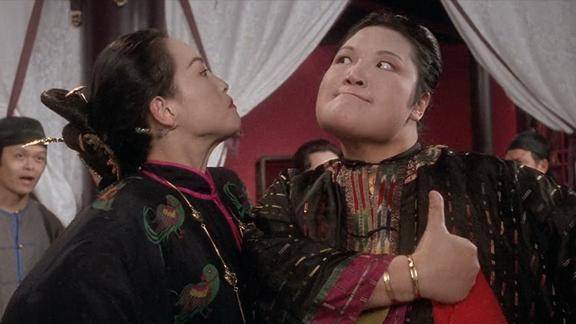 九品芝麻官两个老鸨之间的决斗这段戏真是太经典了