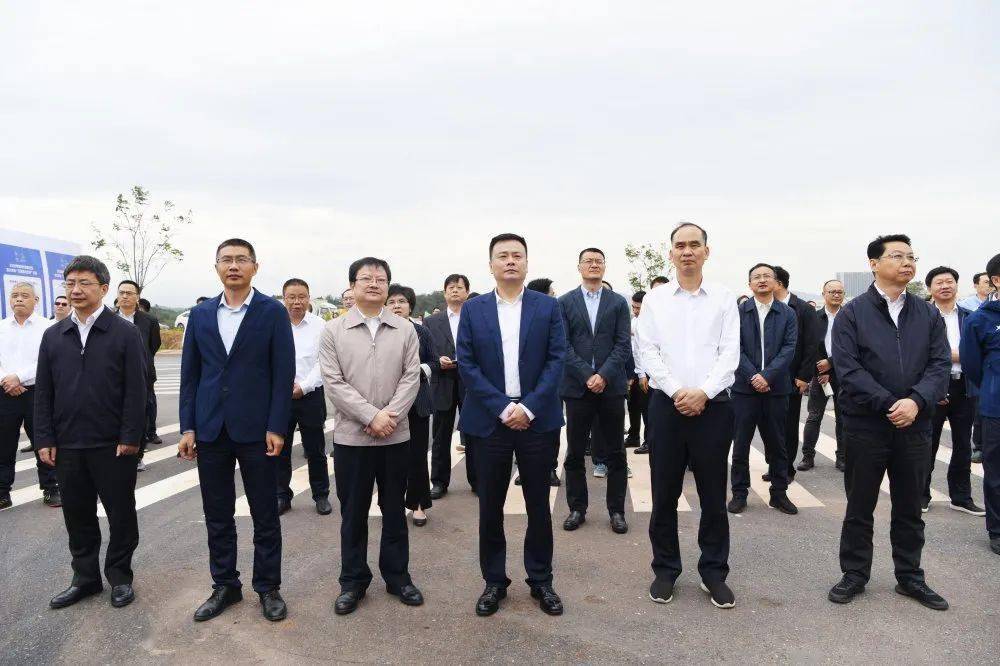 全市招商引资重大项目"互看互比互学"活动走进智造新城