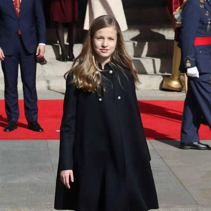 15岁西班牙女王的“养成计划”，一天行程，吓退路人！