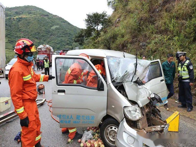 6号救援丨大理巍山消防快速营救车祸被困司机