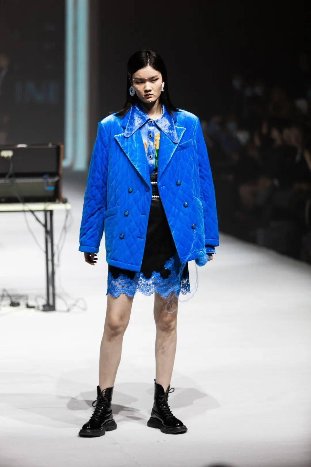 融合守创play时装秀北服校友用时尚探索未来