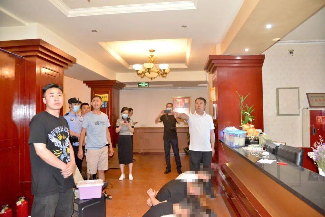 广元警方打掉一卖淫嫖娼窝点9人被抓