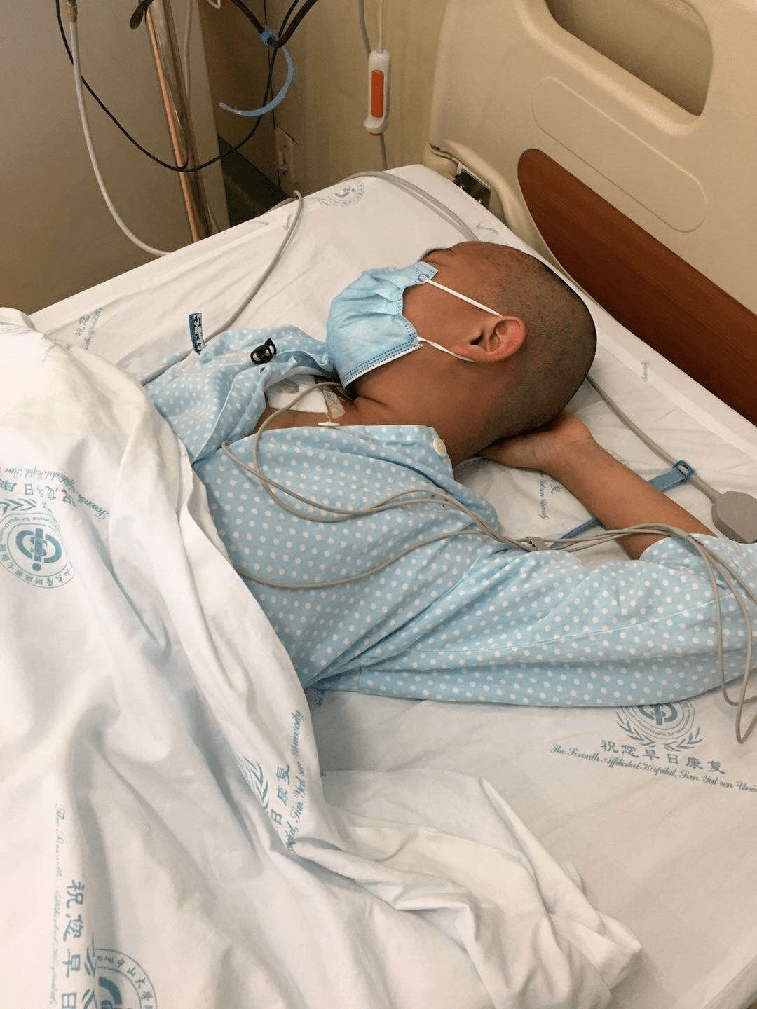 我很难受但我不能哭东莞一小学生白血病复发父母残疾爷爷打工还债最后